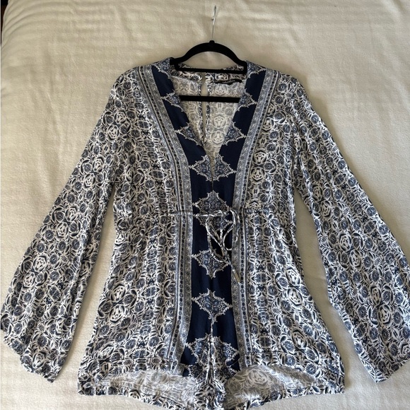 Lulus Ivory and Navy Blue Floral Print Romper Women's Size Medium Fair Condition - Picture 13 of 16